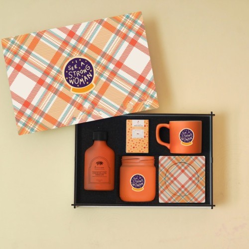 Kadınlar Günü Hediye Seti – Ahşap Kutu, Kolonya, Fincan,Kahve, Mum